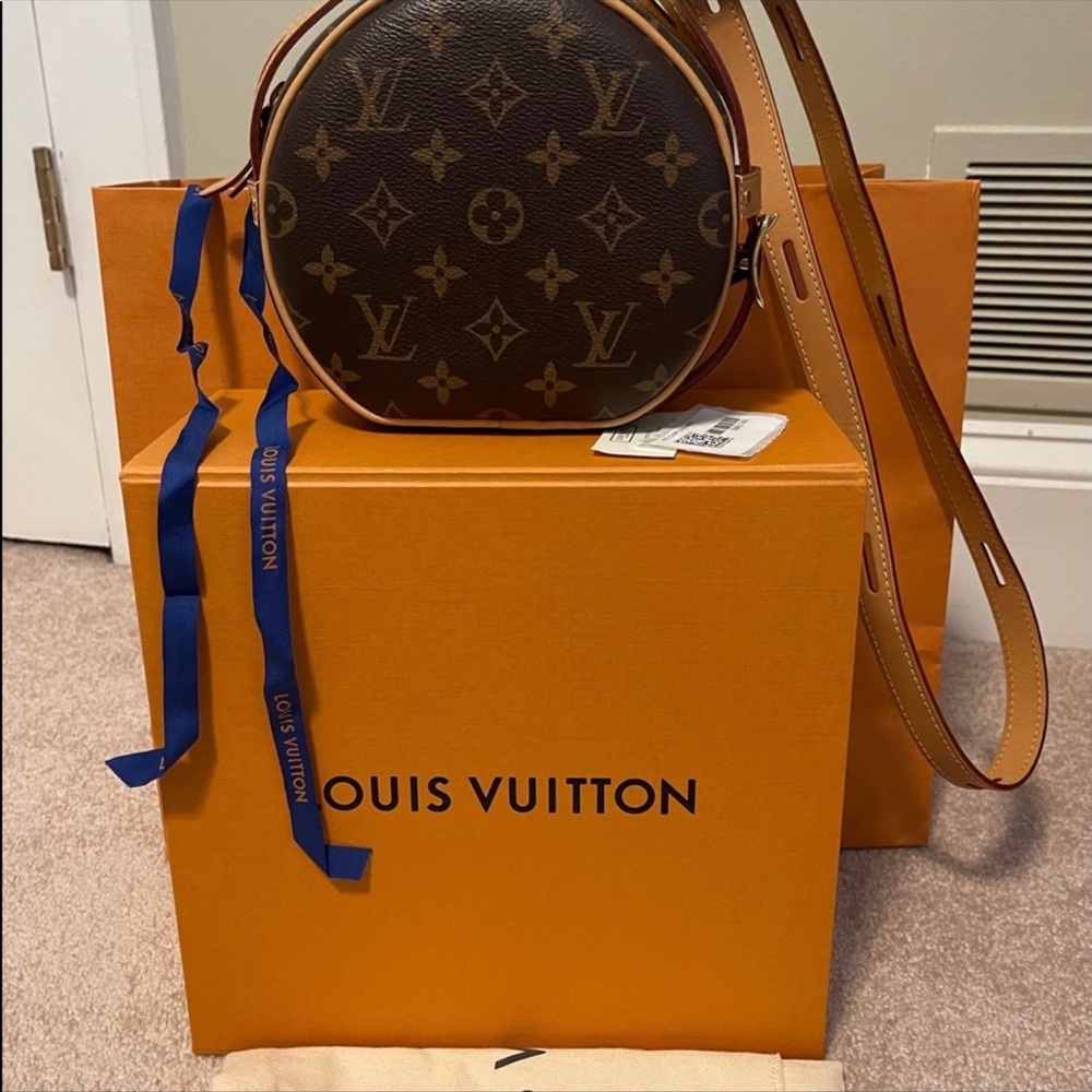 Louis Vuitton Boite Cahpeua souple pm!